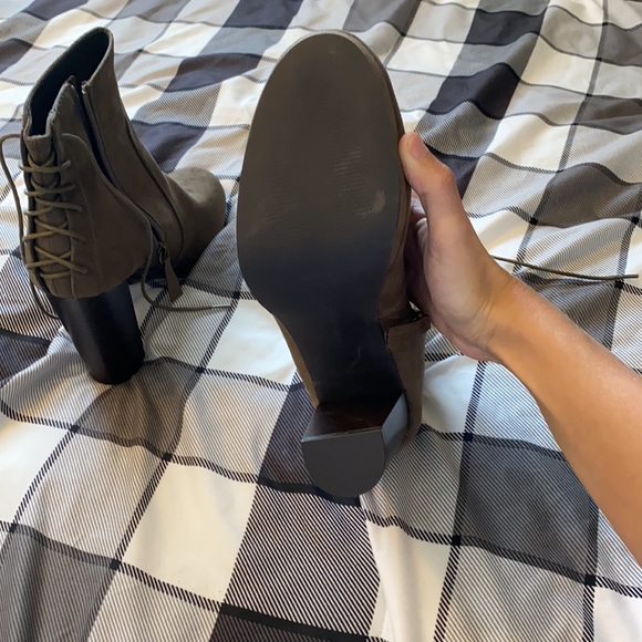 *SOLD* Heeled bootie - Picture 5 of 6